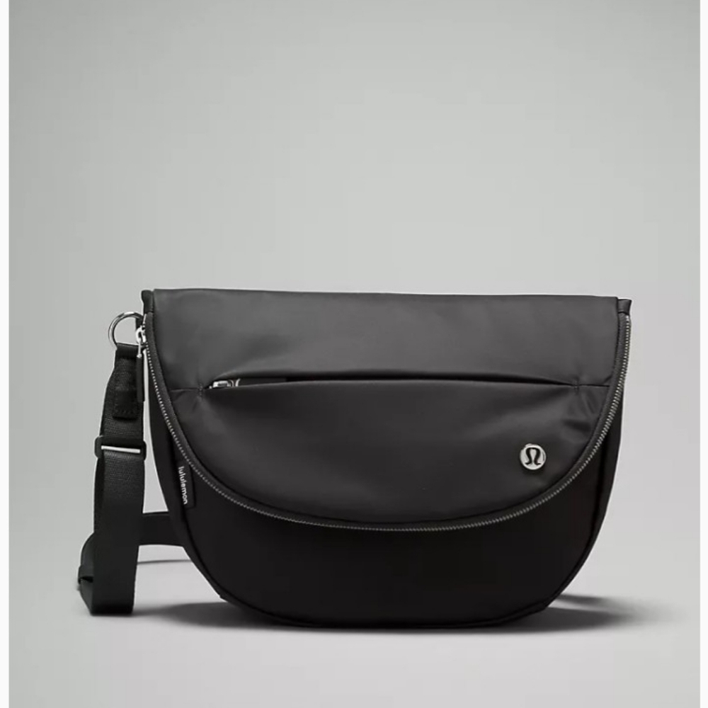 Lululemon all night festival belt bag 5L Black..Brand New